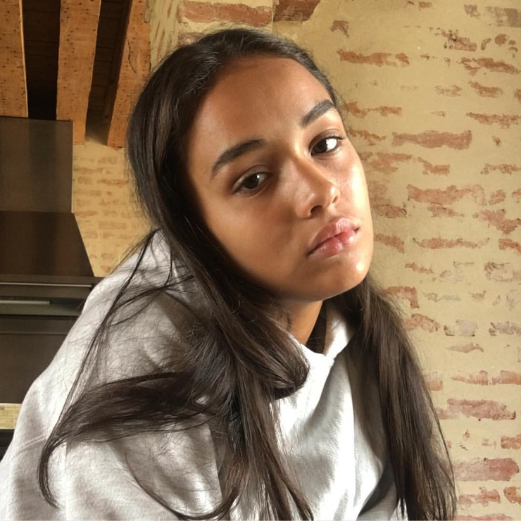 Picture of thalia besson