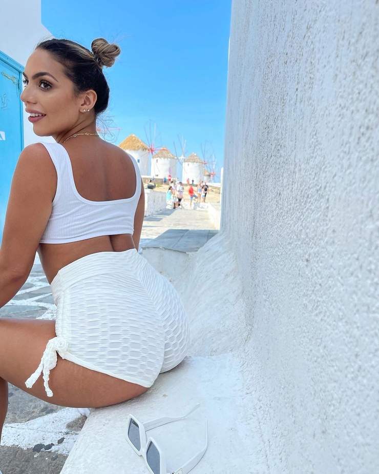 Image of AraQueenBae