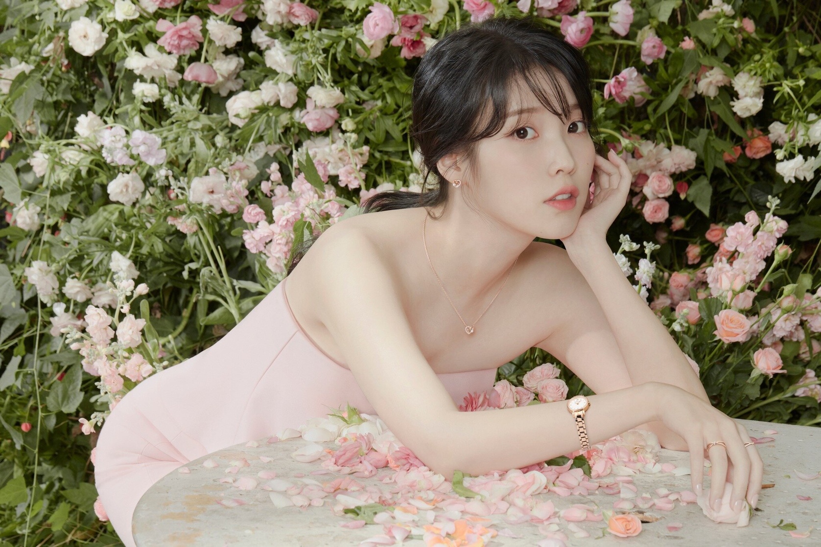 IU
