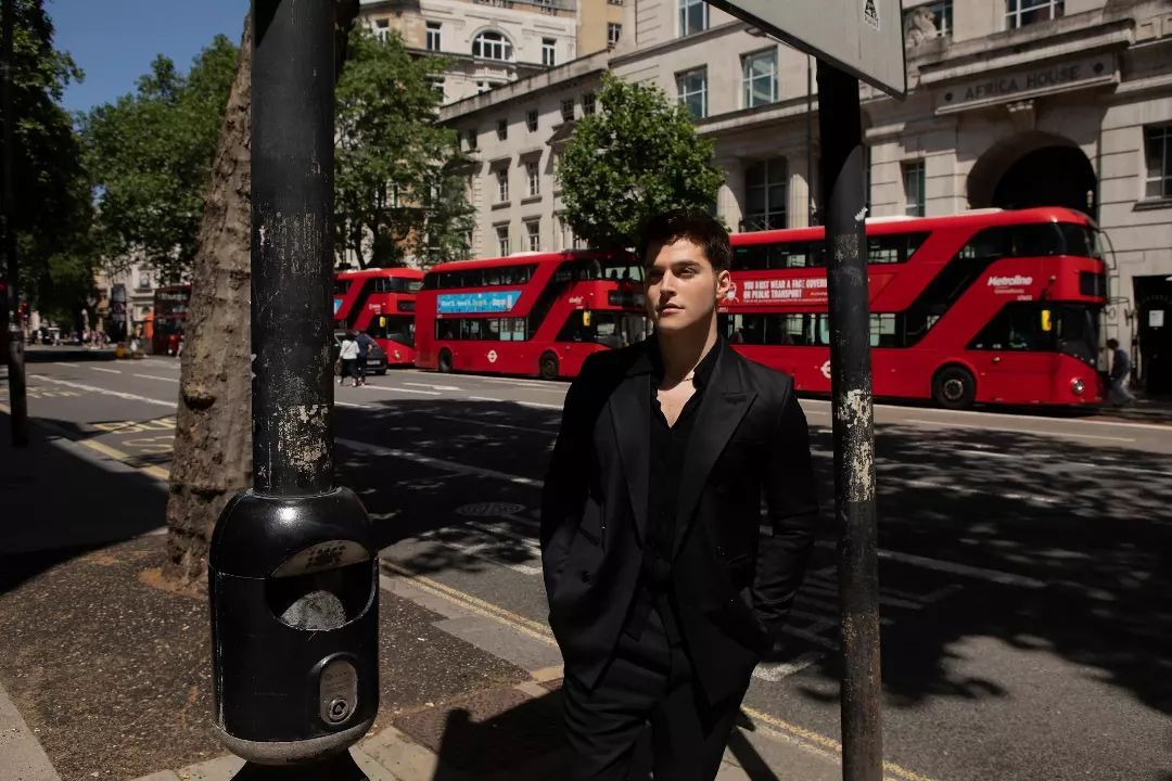 Froy Gutierrez