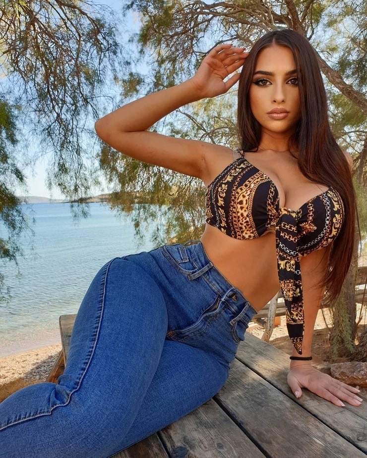 Picture of Eva Savagiou.