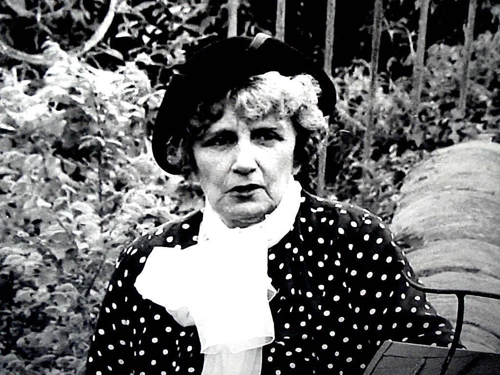 Mary Marquet