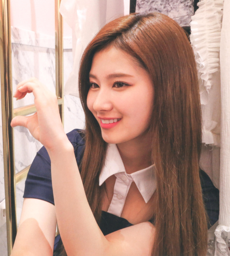 Picture of Minatozaki Sana