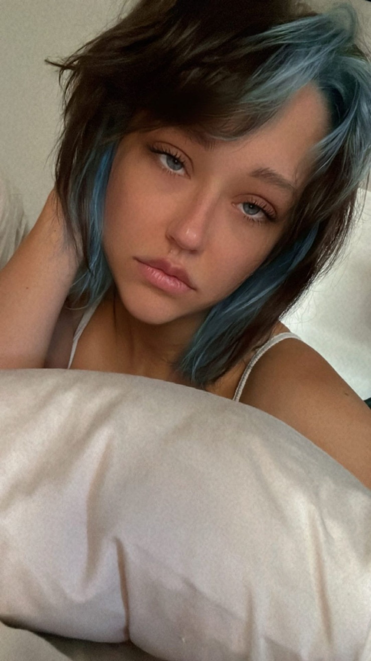 Picture of Sabrina Nichole.