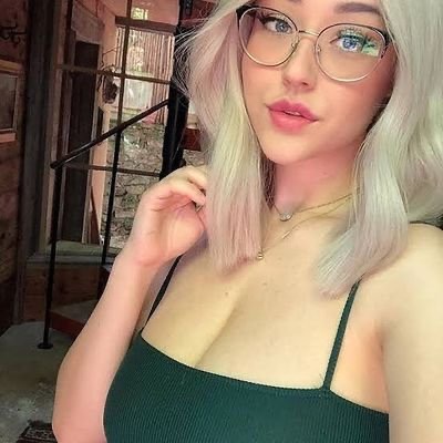 Picture of Sabrina Nichole.