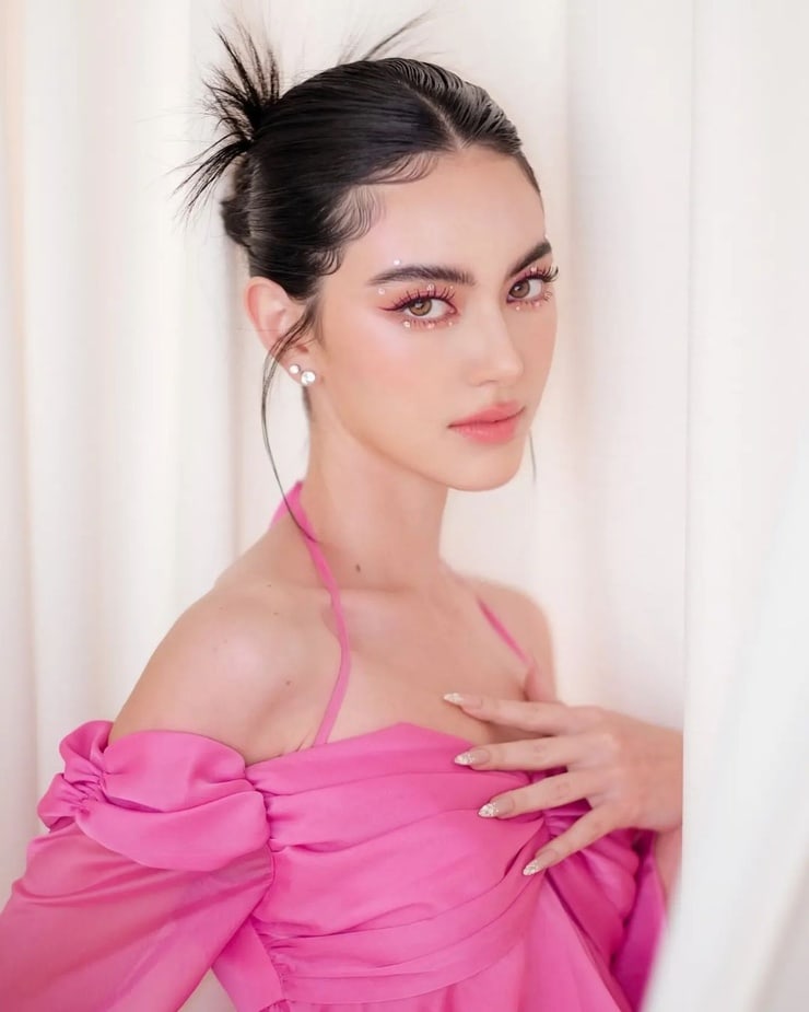 Picture Of Davika Hoorne