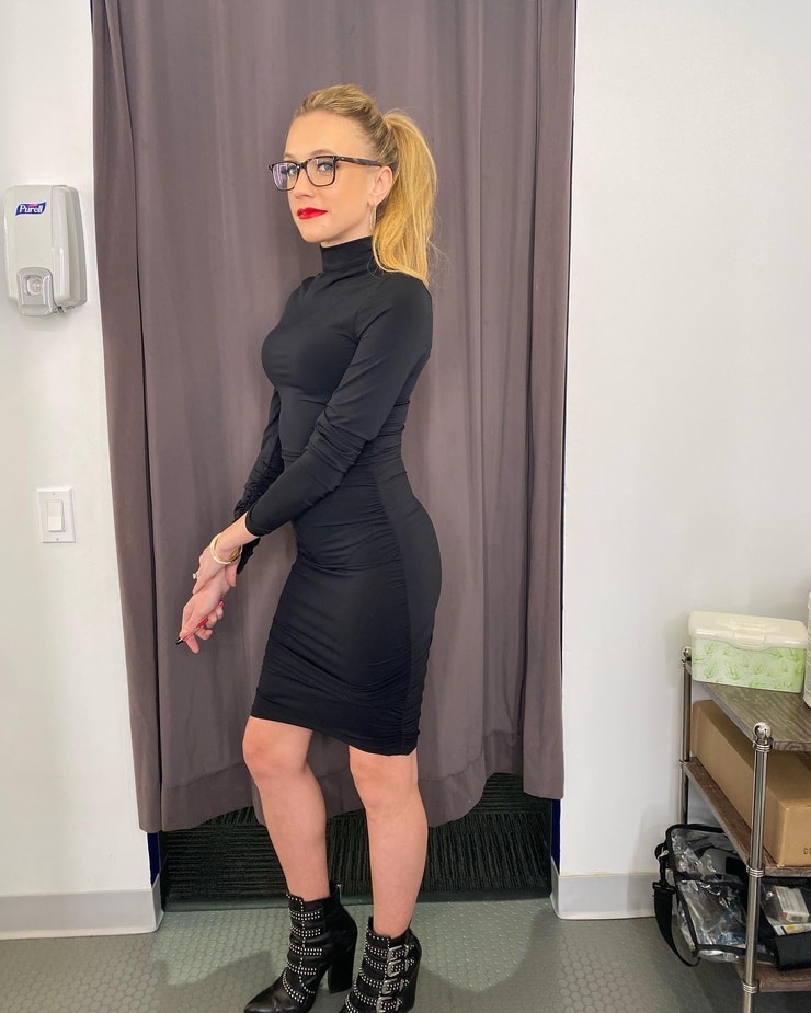 Kat Timpf's Baby Due Date Everything You Need To Know