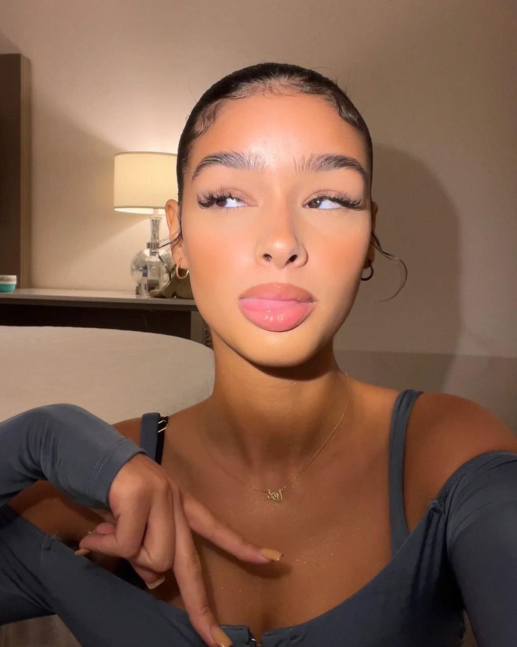 Alexis Carrington image