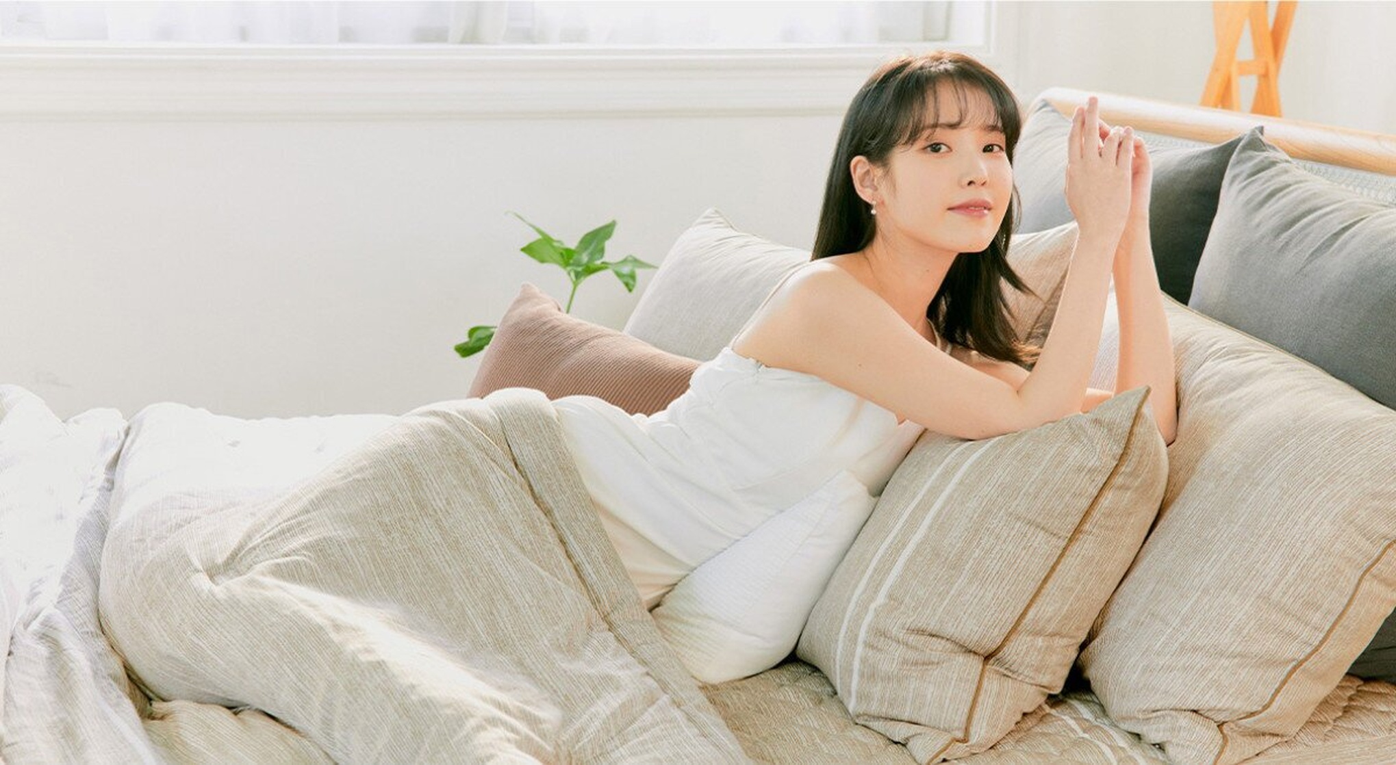 IU