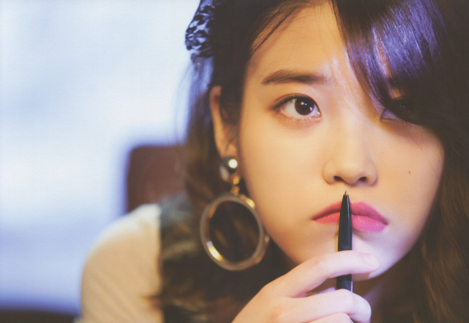 IU
