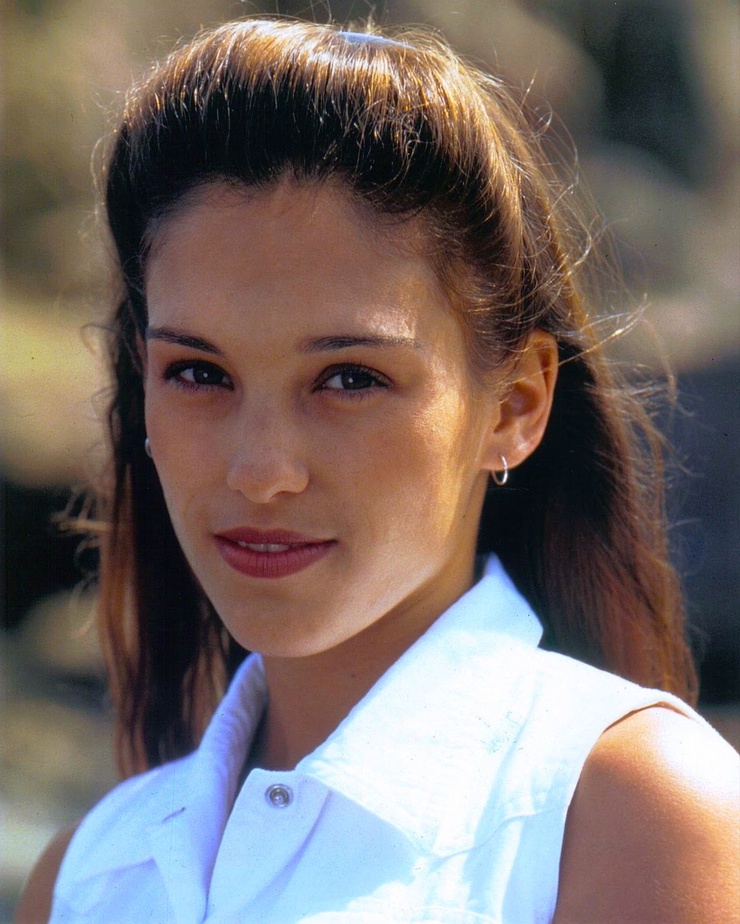 Picture of Kimberly Hart (Amy Jo Johnson)
