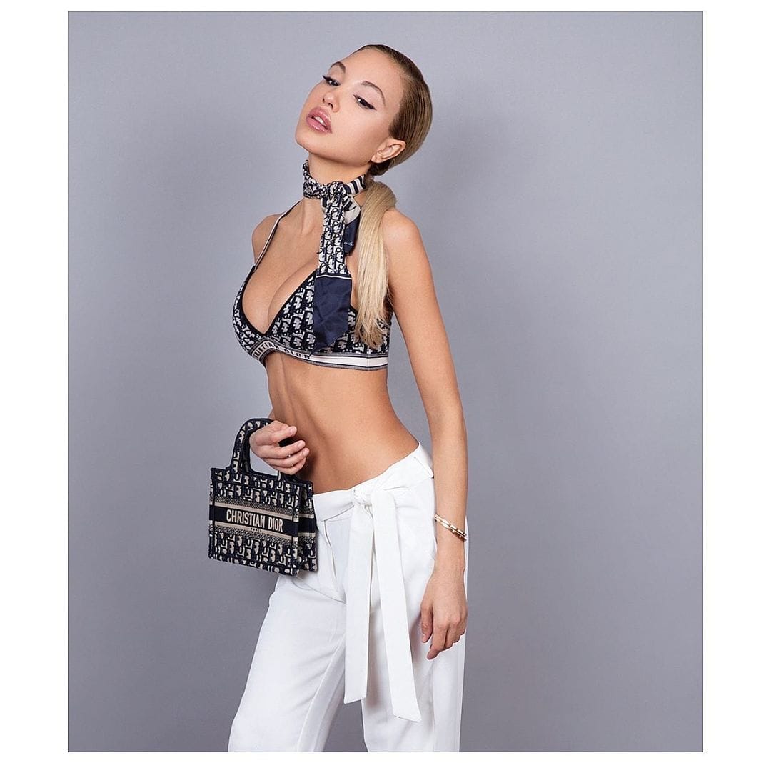 Image of Elena Belle