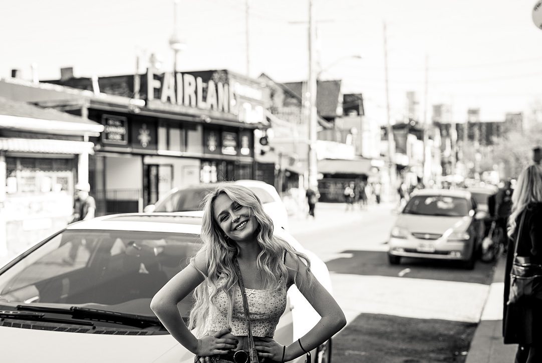 Alyvia Alyn Lind