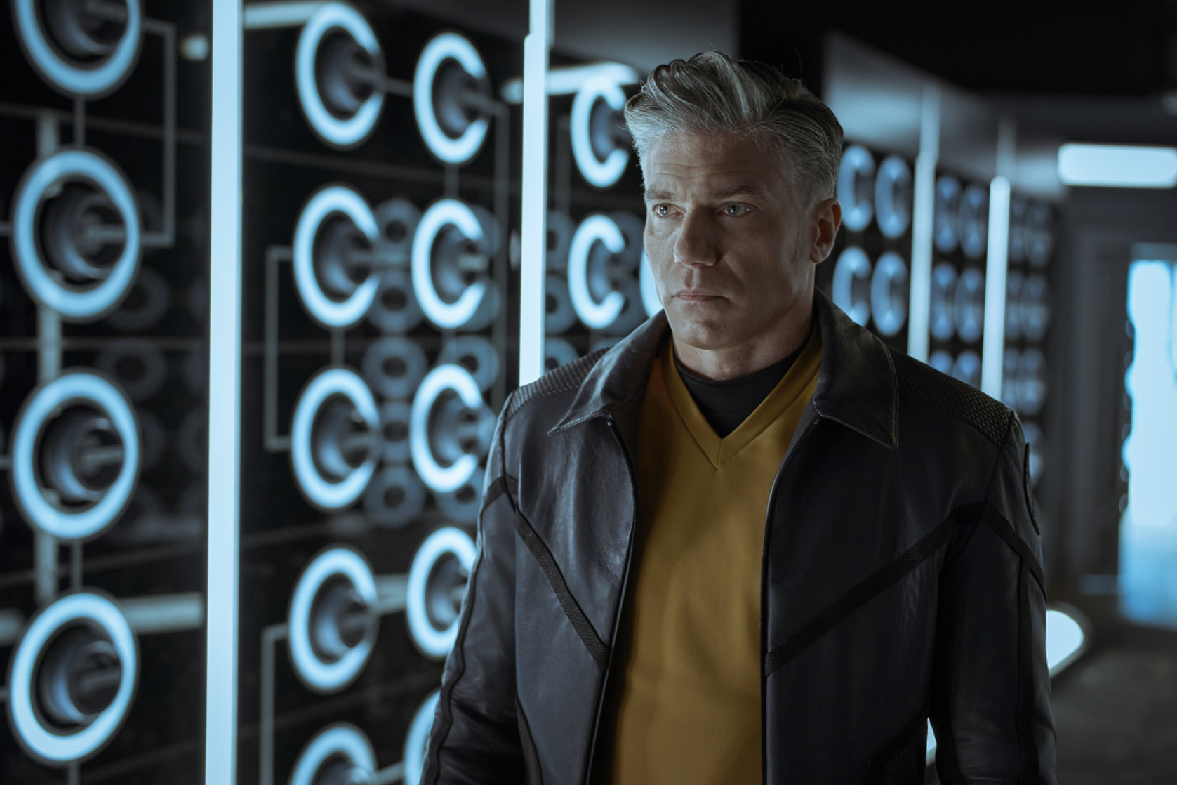 Christopher Pike (Anson Mount)