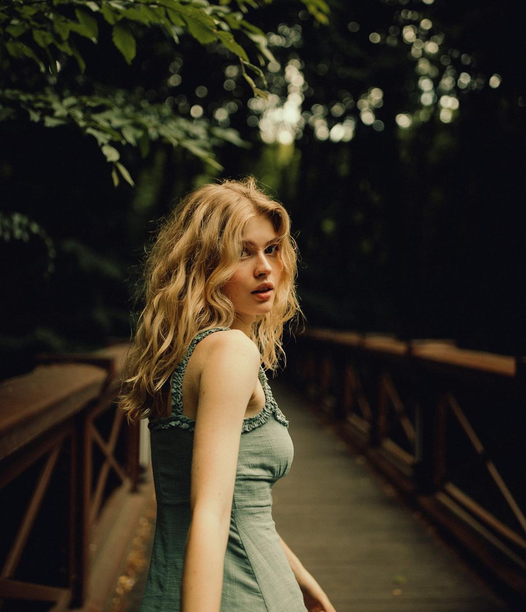 Picture of Luna (model)