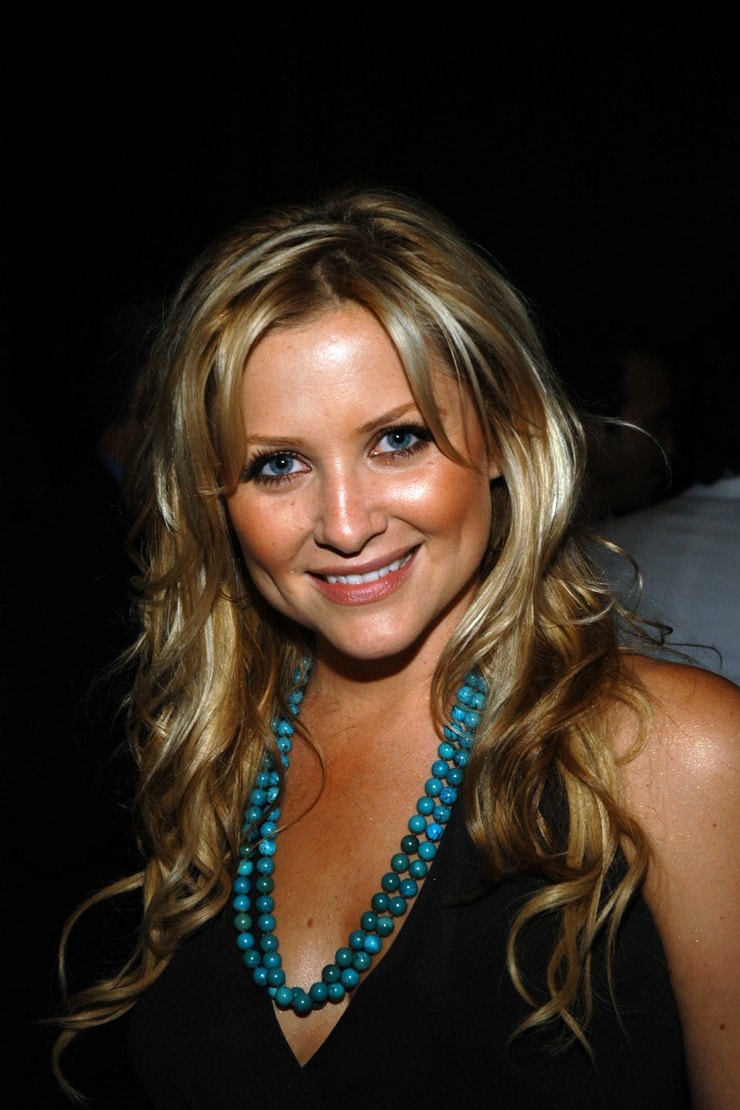 Jessica Capshaw how old