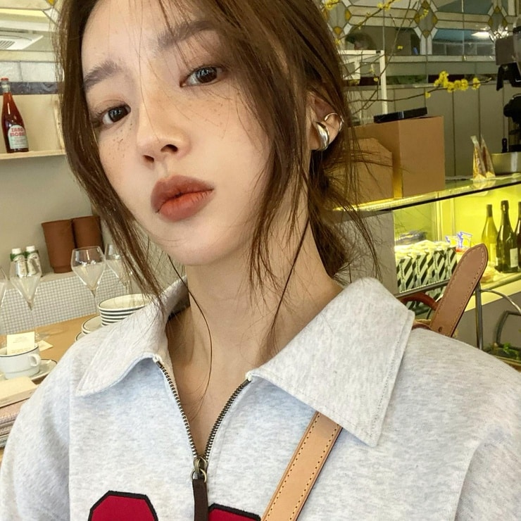 Picture of Hong Ji-Yoon