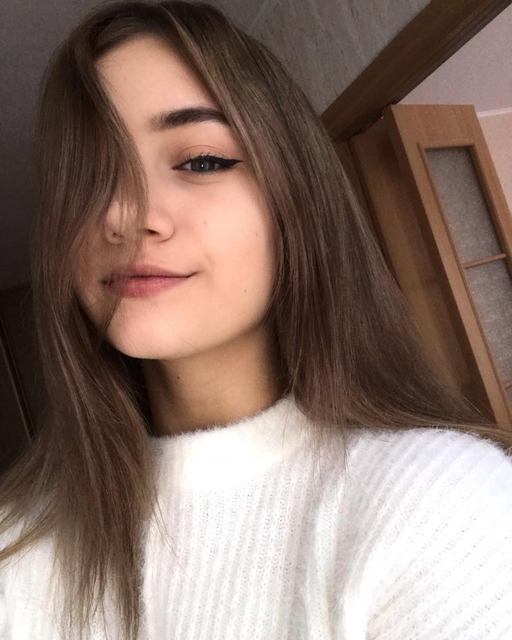 Anya Tikhomirova image