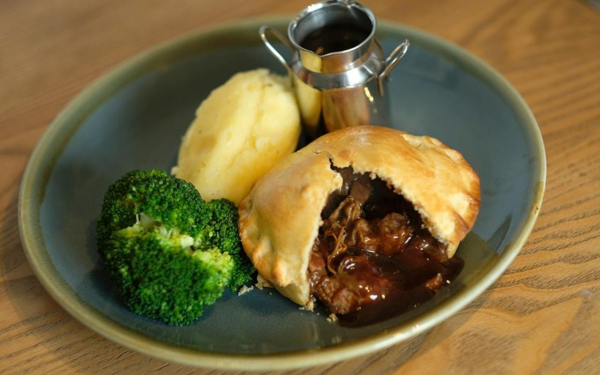 picture-of-steak-and-ale-pie