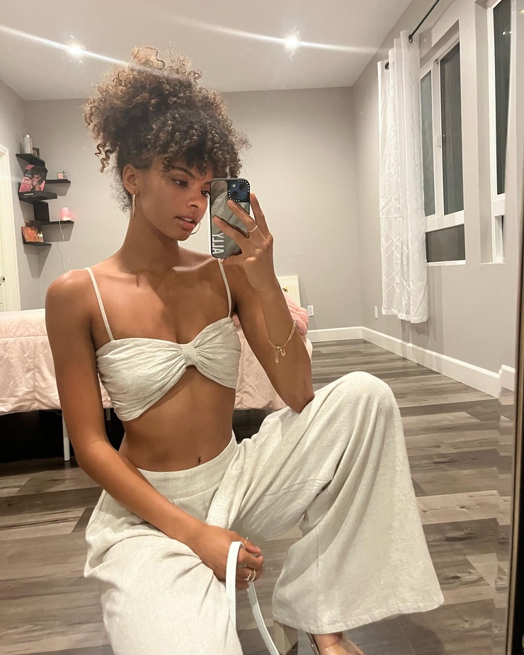 Picture of Ally Renee