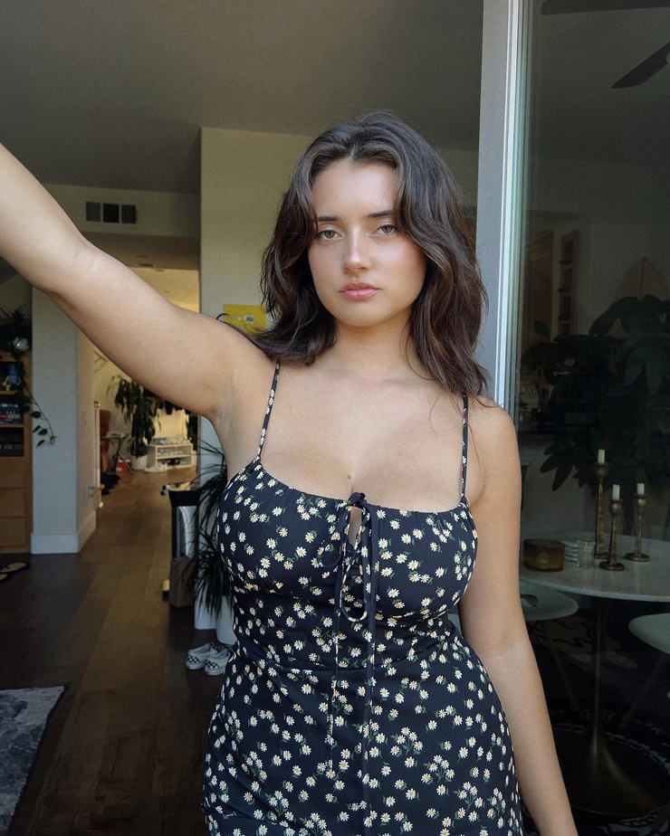 Picture of Sarah Curr