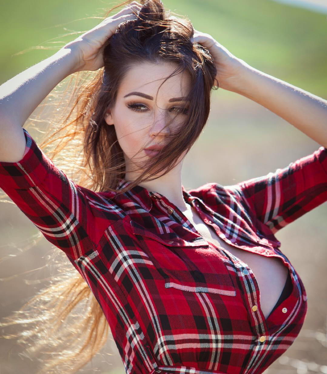 Alina Lewis.