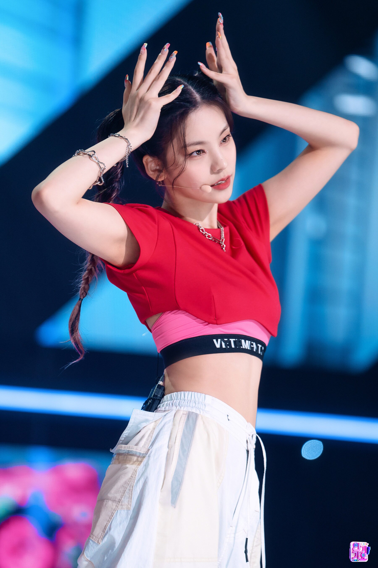 Hwang Yeji picture