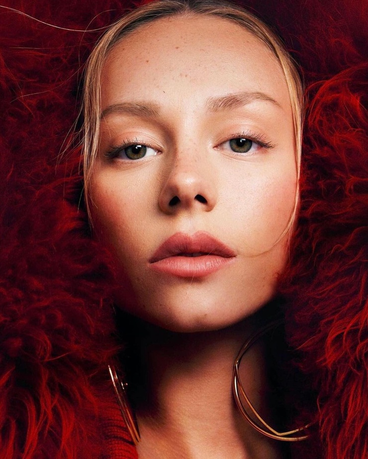 Ester Expósito image