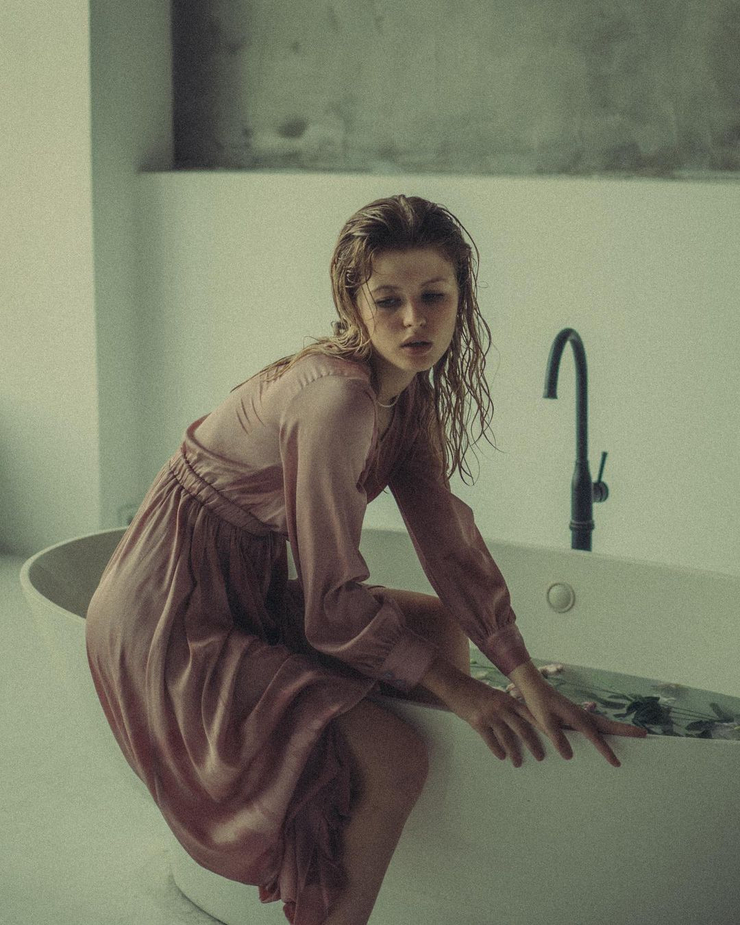 Picture of Luna (model)