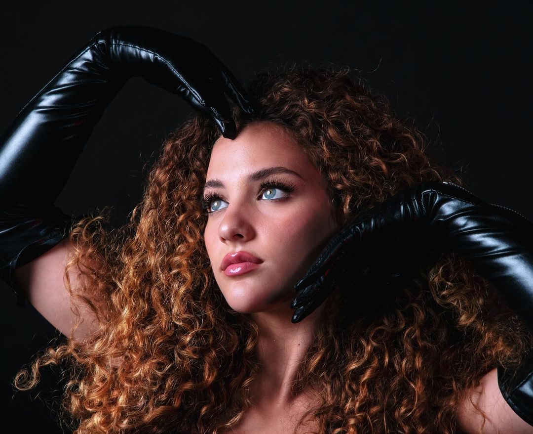 Sofie Dossi Sofie Dossi