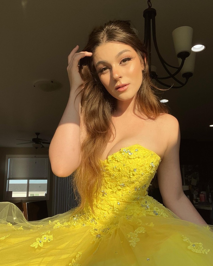 Picture of Taya Miller (cosplay model)
