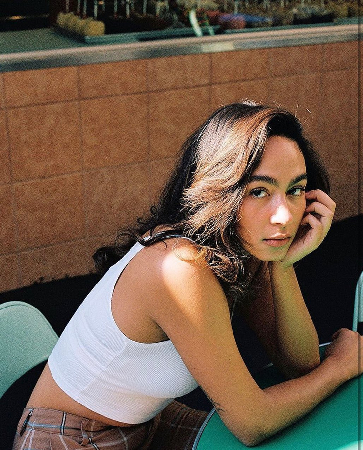 Picture of Aurora Perrineau