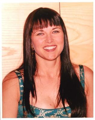 Lucy Lawless Pics