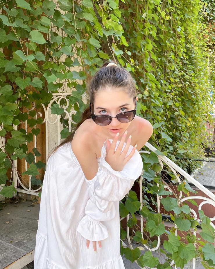 Kate Nouveau-né Couronne Fleurs Bois Sol Toile de fond conçue par Mini MakeBelieve