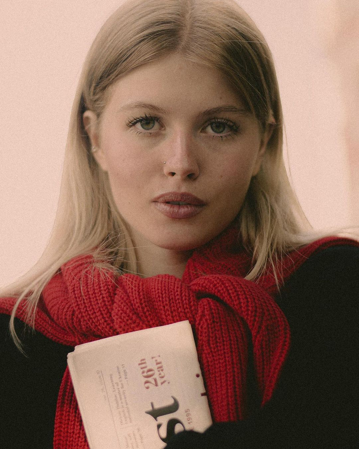 Picture of Luna (model)