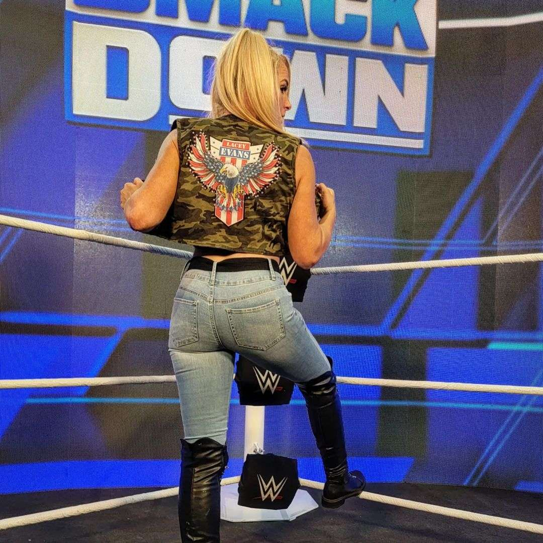 Lacey Evans