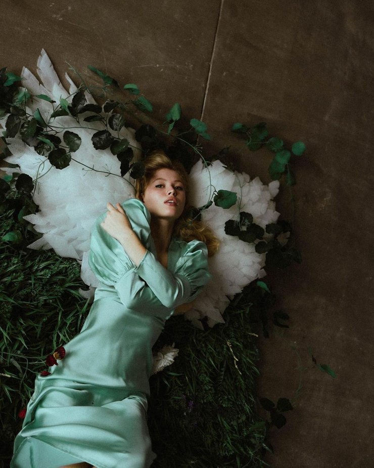 Picture of Luna (model)