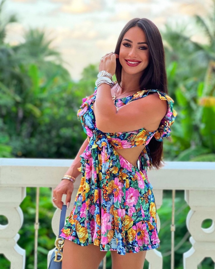 Picture of Julia Perez