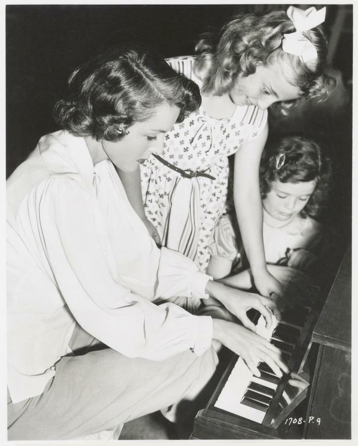 Frances Dee, Frances Karath, Gayle Reed
