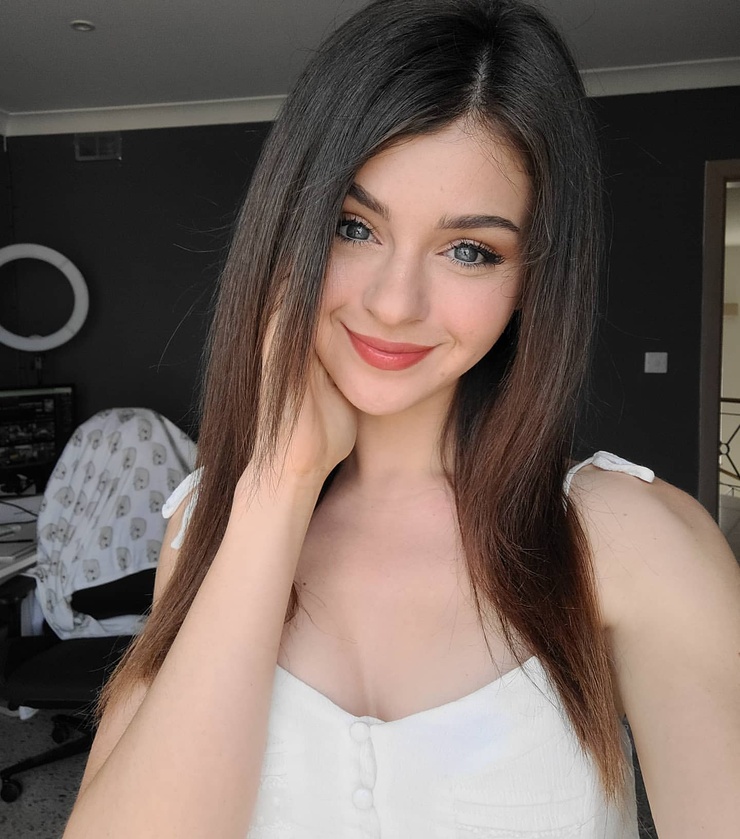 Picture Of Chloe Middleton