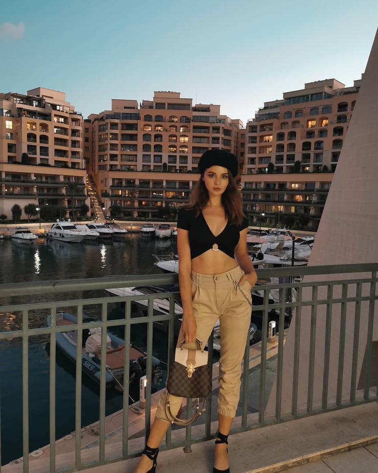 Image Of Chloe Middleton