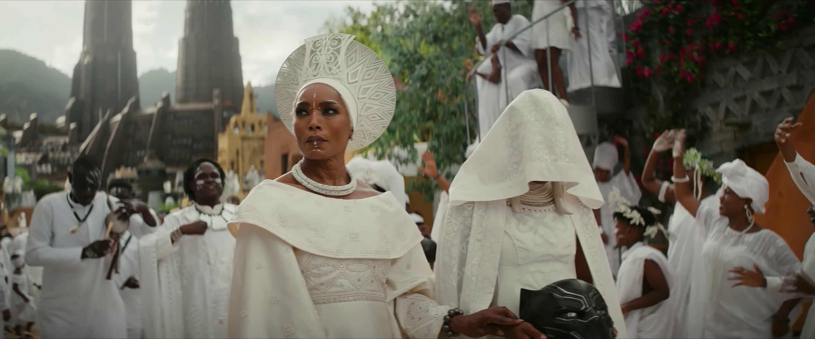 Ramonda (Angela Bassett)