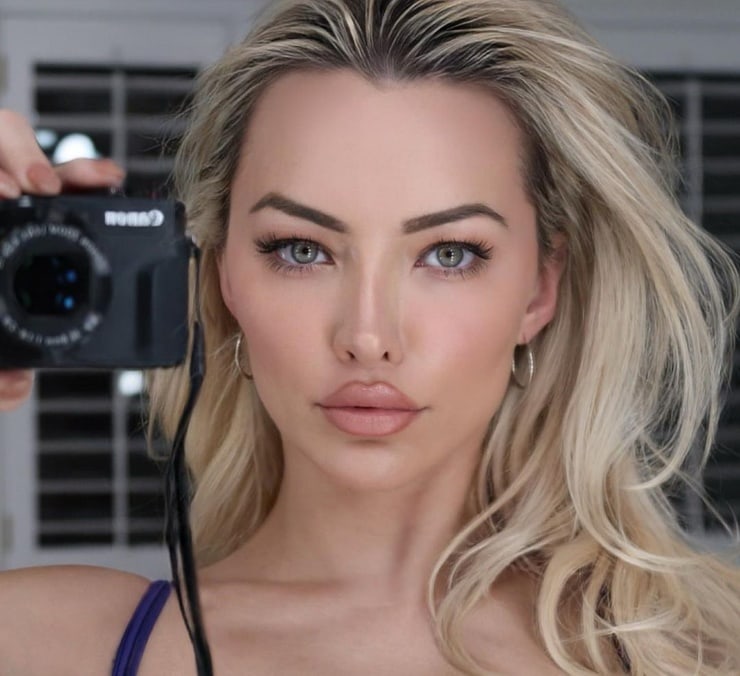 Picture Of Lindsey Pelas