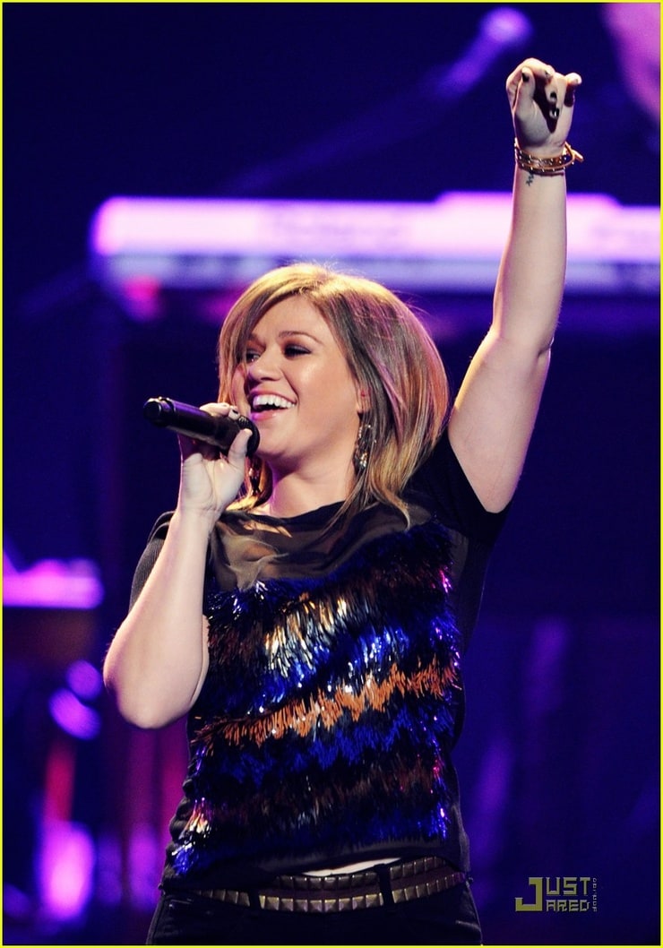 Picture of Kelly Clarkson.