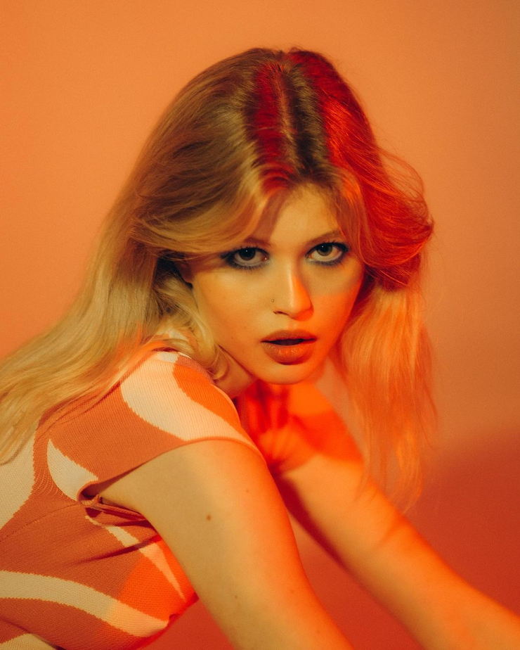 Picture of Luna (model)