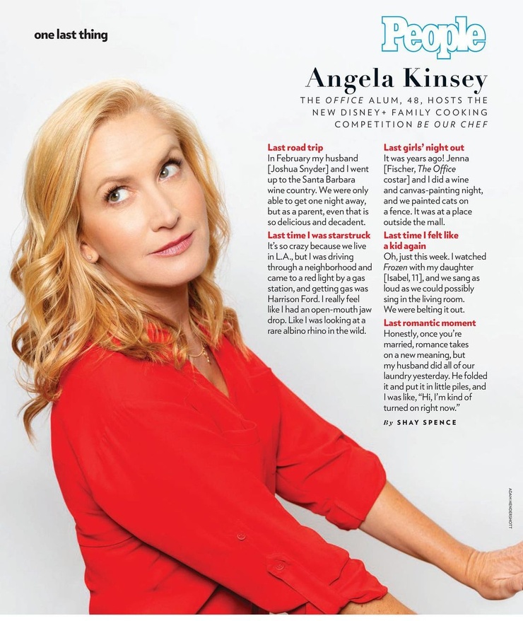 Picture of Angela Kinsey(02)