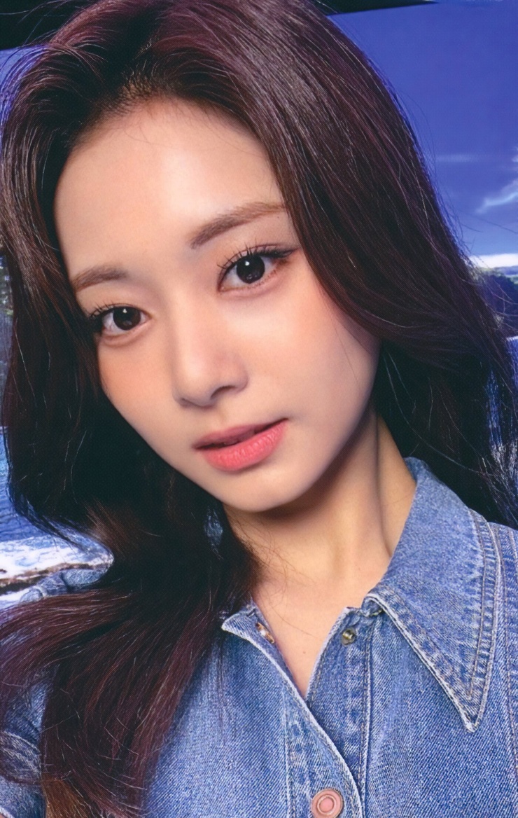 Picture of Chou Tzu-yu (Tzuyu)