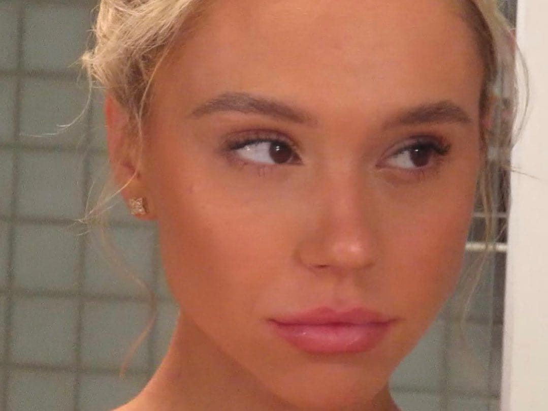 Alexis Ren