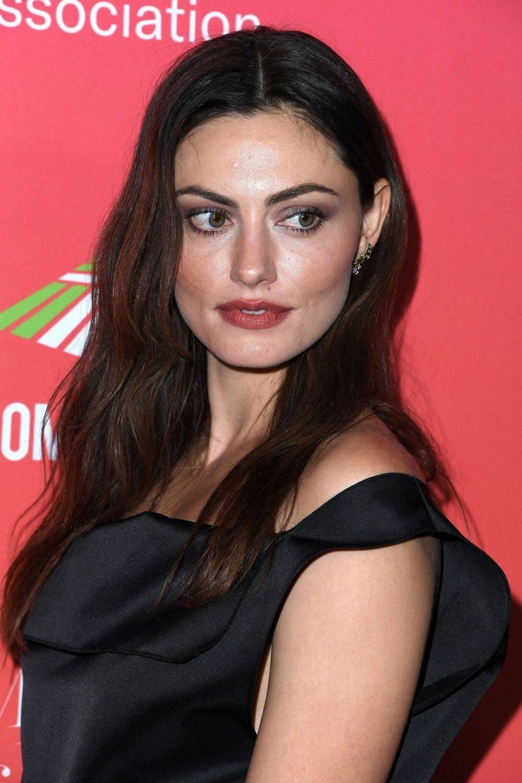 Picture Of Phoebe Tonkin 3973