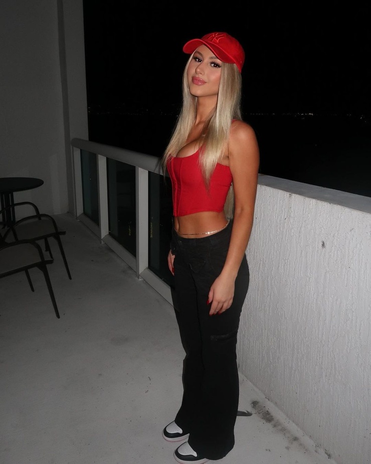 Picture of Noelle Anzivine